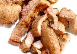 豚のおっぱいはゴムゴム食感『プワンノムヤーン』 | 街かどタイ料理 -トムヤムBlog-