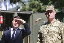 Старша пішла стопами батька і служить в київському гарнізоні, а молодша вчиться в. Ruslan Homchak Dosye Biografiya Kar Yera V Zsu I Skandali