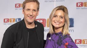 You can thank our daily updates system for that! Jan Hahn Frau Star Fotograf Russell James Hollywood Superstar Hugh Jackman Mit Frau Warum Der Moderator So Beliebt Ist Das Erfahren Sie Hier Welcome To Theblog