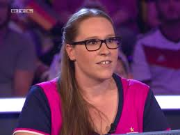 25.000 fragen hat günther jauch seinen kandidaten schon gestellt. Wer Wird Millionar Kandidatin Stolpert Uber Einfache Physik Frage Fur 500 Euro Business Insider