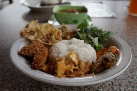 Resep asli rawon, resep rawon daging, step by step membauat rawon, resep rawon dengna gambar, cara membuat rawon, rawon jawa timur, resep menu yang satu ini sangat cocok disantap dengan nasi hangat dengan lauk telur asin, kerupuk udang dan sambal terasi. Gambar Nasi Rawon Minum Es Campur Gambar Nasi Rawon Minum Es Campur Depot Nasi Campur Ini Resto Cocok Banget Buat Dinner Bareng Keluarga Makanannya Enak Dan Harganya Murah Sang Hook