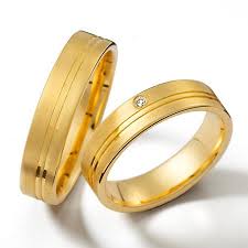 Cursul bnr a valutelor şi a aurului are la bază cotaţii ale societăţilor bancare autorizate să efectueze. Clasico Y Lindo Diseno Con Finos Detalles Acanalados Y Diamante En Oro Amarillo De 18k Anillo Anillos De Boda Joyas