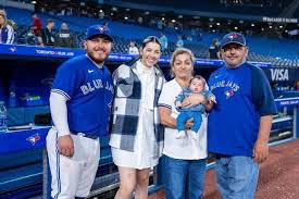 Alejandro Kirk, his girlfriend Sofia and their daughter Emilia with his  mother Maria and his amazing father Juan Kirk.