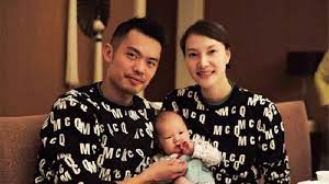 He played in the men's doubles event partnered with zhang jun. Love On And Off Court 360badminton