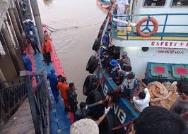 Diduga kelebihan muatan, sebuah kapal mendadak pecah dan akhirnya tenggelam. Korban Kapal Tenggelam Tiba Di Dermaga Kuala Jambi Berita Jambi Ekspres Jambiekspres Co Id