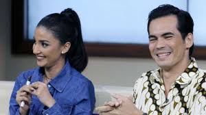 Lalu, akankah ia juga akan membuka pintunya untuk tsania marwa? Atalarik Syah Dan Istri Babatpost Com
