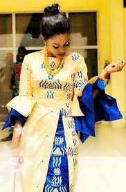 Matériaux bazin tissu, broderie, fil, interface description deux pièces femmes africaines bazin tenue. Epingle Sur Tenues Africaines