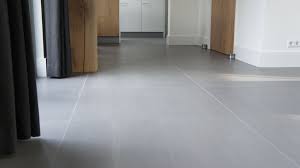 tegelvloer betonlook antraciet 100 x 100 cm woonkamer keuken grijze tegelvloeren bevloering vloerontwerp