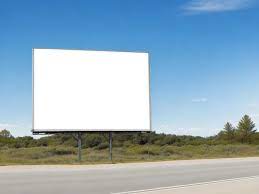 Um outdoor branco na beira da estrada | imagem Premium gerada com IA