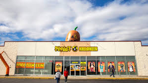 Spirit Halloween and Party City's pop-up business model, explained - Vox