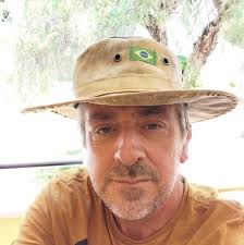 Hi. Anyone have this olympia 411 that can send me a photo of the back  cover? I bought one without it.