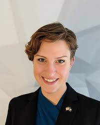 Kellie Everett's Instagram, Twitter & Facebook