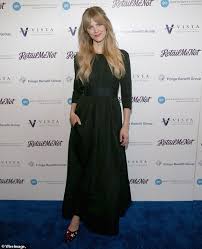 Brooklyn danielle decker (born april 12, 1987) is an american model and actress best known for her appearances in the sports illustrated swimsuit issue, including the cover of the 2010 issue. Brooklyn Decker Shows Off Her Newly Graying Roots Before Having Them Colored In An Instagram Selfie Daily Mail Online