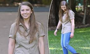 Bindi irwin is a mom! Bindi Irwin S Fans Eagerly Await To See The Pregnant Star S Baby Bump Daily Mail Online