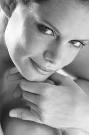 The Natural Blonde Puts Lipstick On Her Forehead When She Wants To Make