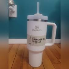 Kelly's Closet (@kellymaries96)