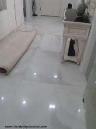 Gosterise Yakin Mekanlarin Kaliteli Iscilikle Fayans Seramik Kaplama Ustasi Beyaz Ve Kremin Degisik Ebatli Haus Innenarchitektur Innenarchitektur Bad Fliesen