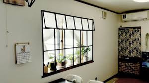 カーテンを無くして出窓にカッコイイ窓枠を作る セリア木製フレームと1 1材 出窓 窓枠 内窓 diy