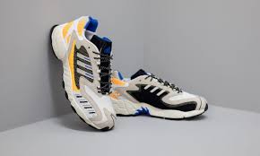 Modell mit gepolstertem einstieg, zunge und schnürung. Trend Oder Kult Dad Shoes Revolutionieren Die Modewelt 43einhalb Blog