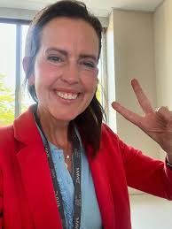 To all the entrepreneurs who are working full time jobs while running your  business