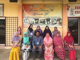 Pada tahun 2013 sejumlah 72 buah lagi kolej vokasional beroperasi dengan pengambilan pelajar lepasan pmr seramai 21250 orang. Perbincangan 2 Hala Kolej Komuniti Temerloh Pahang Facebook