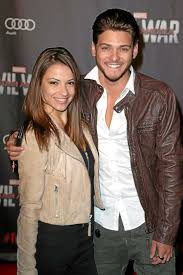 En commentaires, le million de followers de rayane bensetti ont eu un long débat pour déterminer si oui ou non de douloureux souvenirs. Public Story Rayane Bensetti