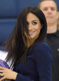 Meghan Markle Revealed The Secret To Achieving Her Poker Straight Hair Ellemag Meghan Markle Hair Straight Hairstyles Mandy Moore Short Hair