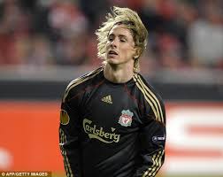 It's reminiscent of a bowl hairstyle with super long bangs that have to be neatly arranged in strands one by one on your forehead. Fernando Torres Cuts Hair Ahead Of Arsenal Match Daily Mail Online