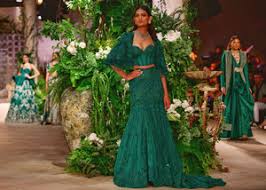 थाई राजा ने पैटोंगटार्न शिनावात्रा को नया प्रधानमंत्री नियुक्त किया