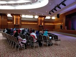 Pemberi maklumat boleh merupakan kakitangan yang sedang atau yang sudah berhenti kerja. Kementerian Perdagangan Antarabangsa Dan Industri