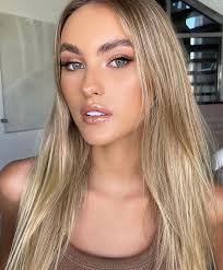 Hayley Renee Boakes (@HayleyRenee)