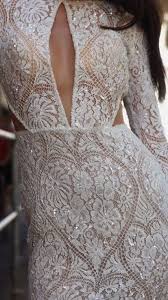 L’emozione di un abito che sembra fatto di luce, il battito del cuore che  accelera, la magia di un amore che si fa eterno. Lasciati avvolgere dalla  bellezza di un’eleganza senza tempo ✨, Scopri il tuo ...