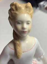 1992 ROYAL DOULTON England FIGURINE 'Lavender Rose' HN 3481