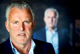 Get an overview of major world indexes, current values and stock market data. Portret Peter R De Vries Het Icoon Van De Misdaadjournalistiek En Vedette In Nederland Foto Hln Be