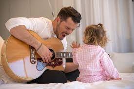 Um dia uma mulher (et un jour une femme) tony carreira & david carreira. Mickael Carreira Lanca Videoclip Com A Filha A Ferver Vidas