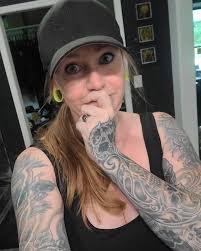 𝓐𝓶𝓪𝓷𝓭𝓪 𝓪𝓴𝓪 𝓢𝔂𝓻𝓮𝓷 (@tattedfarmerchick) • Instagram photos and  videos