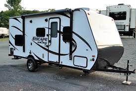 6 Best Lightweight Travel Trailers Under 3 000 Lbs April 2021 Crowsurvival Lightweight Travel Trailers Travel Trailer Ultra Lite Travel Trailers