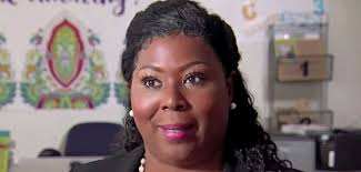 TEMOIGNAGE. "Illettrée, j'ai appris à lire avec mes enfants et je suis  devenue directrice d'école"