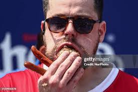 Patrick Bertoletti's Instagram, Twitter & Facebook