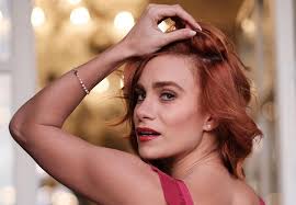 See if your friends have read any of cesare bocci's books. Alessandra Tripoli Su Instagram Il Seno Irrompe Dalla Scollatura Ose