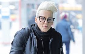 Agnieszka chylińska nie boi się eksperymentów związanych ze swoim wyglądem, co ostatnio po raz kolejny udowodniła. Agnieszka Chylinska Wytatuowala Sobie Twarz Gwiazdy Maxxx News Rmf Maxxx