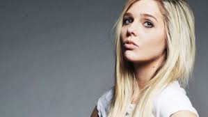 Juelia and aaron announce pregnancy. Schweizer Bachelor Vinschgerin Abserviert