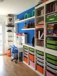 Muebles Trofast De Ikea Con Escritorio Micke Y Estanteria Lack Ikea Kids Playroom Ikea Kids Storage Ikea Kids