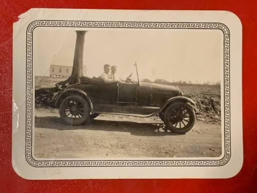Did you know the Ford Model T made car ownership possible for everyday Americans? 🚗✨ Before it hit the roads, owning a car was just a dream for many families. The Model