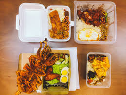 A single pack of nasi lemak biasa is approximately 400 calories. I Blind Tasted Atas And Cheap Nasi Lemak Dishes Together To Find Out If They Re Worth The Hype Coconuts Singapore