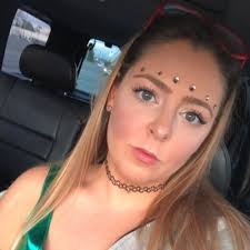 Elle Carroll (@bELLEvue_baby)