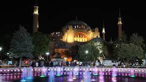 Ayasofya ile ilgili en çok merak edilen konulardan biri de anlamı ve adının nereden geldiği. Arap Gazeteciler Ayasofya Nin Ibadete Acilmasini Tarihi Bir Adim Olarak Degerlendirdi
