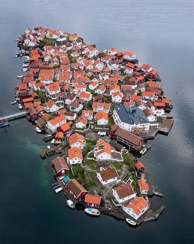 Swedish - Gullholmen, a small and charming Island on the Swedish West Coast  where you are never far away from your neighbour! 🇸🇪🇸🇪🇸🇪  Photographer: Björn Nilsson. Follow him on Instagram  https://instagram.com/nilssonbjorn |