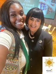 Kim Urbaniak's Instagram, Twitter & Facebook