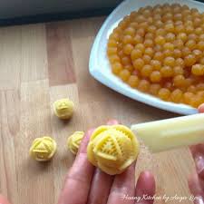 Using A Plastic Crimper Crimp The Rolled Pineapple Tart Into A Rose Shape Watch My Video On How To Crimp The Tarts Kue Kering Kue Natal Resep